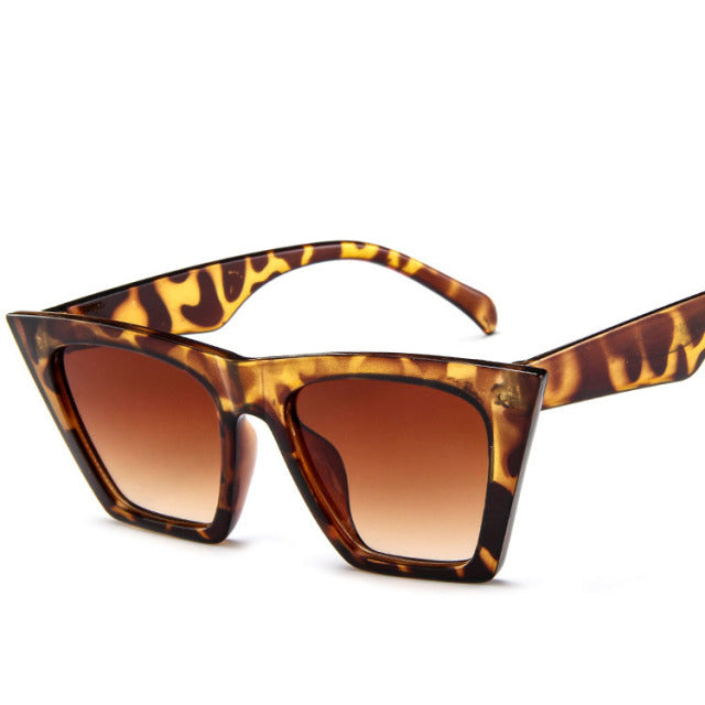 ICONIC RETRO FRAME SUNGLASSES