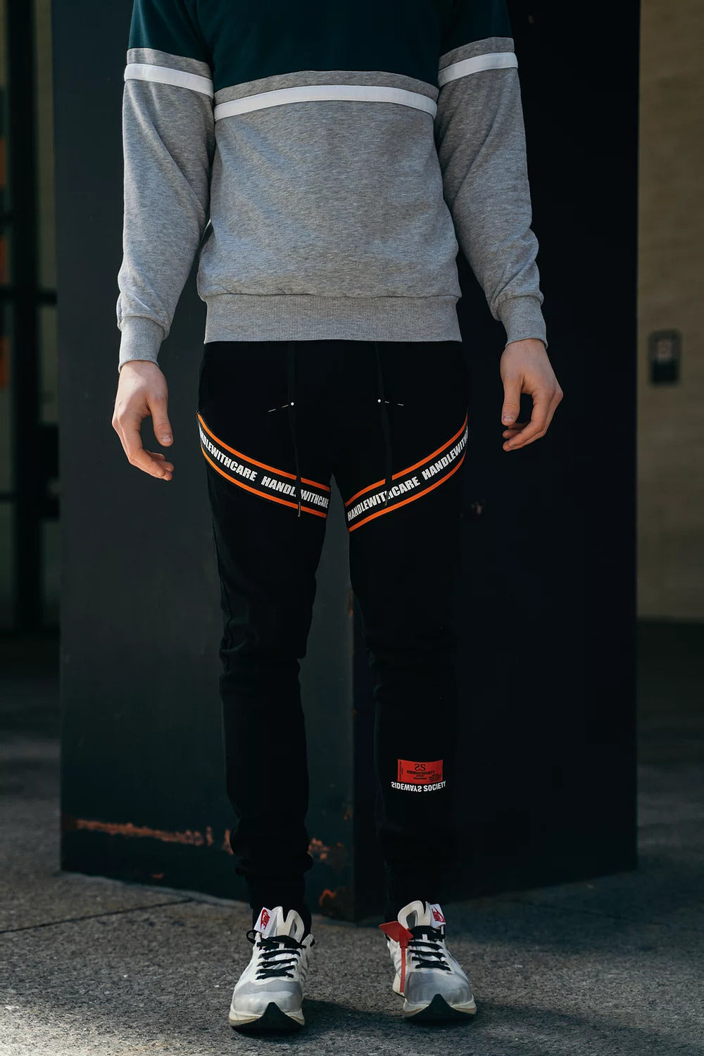 HANDLE WITH CARE V2 BLACK